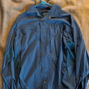 Men's Mountain Hardwear athletic/outdoor shirt